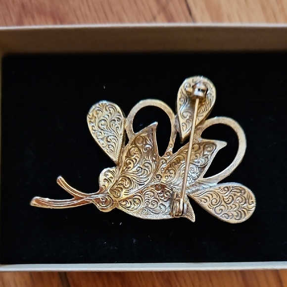 Vintage Gold Leaf Brooch with Pink Stones - Picture 2 of 4